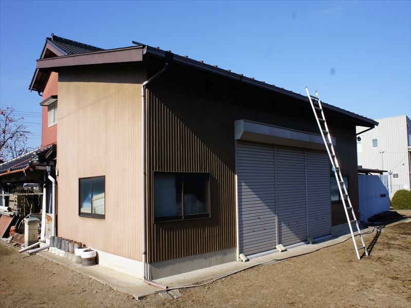 塗装不要の日本瓦も点検は必要です｜蓮田市根金で母屋と倉庫の現地調査
