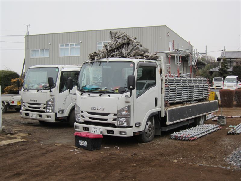 蓮田市根金｜平屋倉庫,２階建て倉庫,母屋計３棟の足場設置中に雪です！