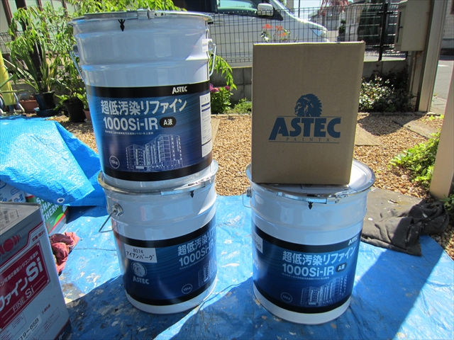 久喜市栗橋｜２トーン外壁の中央部をアステックペイントの「超低汚染リファイン１０００Si-IR」アイアンバーグ色で塗装しました