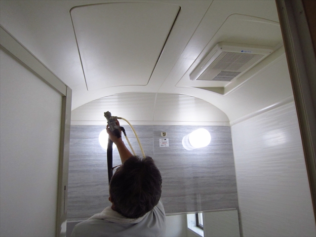 久喜市栗橋の住宅の内部 浴室とトイレを光触媒コーティングし致しました。