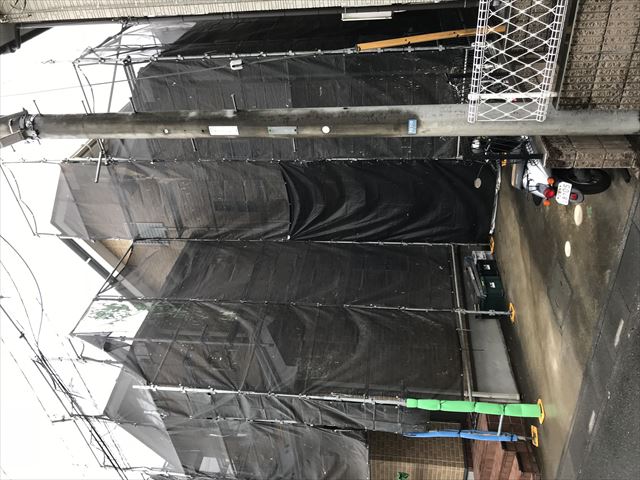 上尾市｜台風準備でメッシュシート上部を外しました。