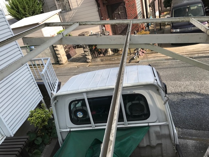 蓮田市閏戸｜カーポートの屋根を撤去し屋根・外壁塗装のため仮設足場設置です