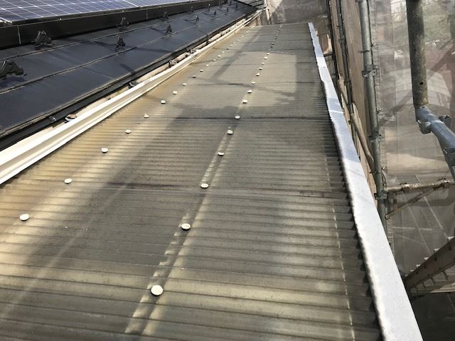 蓮田市閏戸｜足場解体前にベランダ屋根を新しい波板と交換です