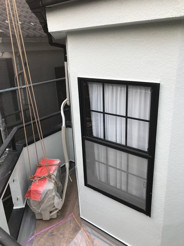 ２階外壁上塗り完了し養生外す