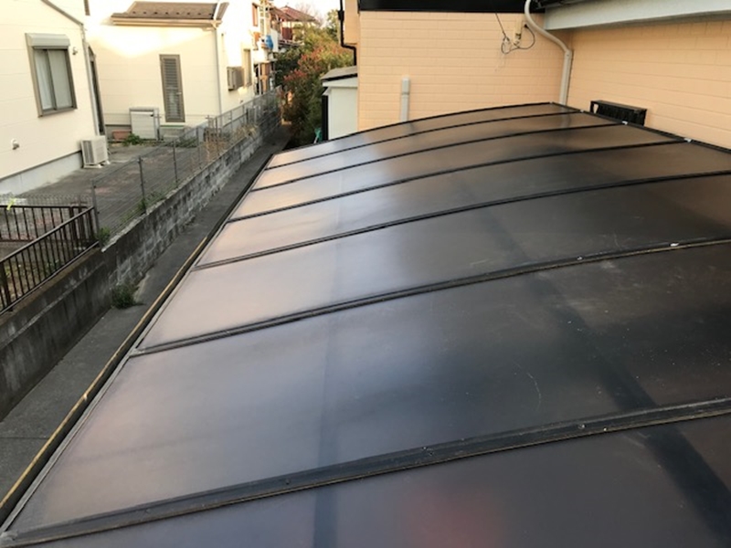 車庫の屋根取り付け終了