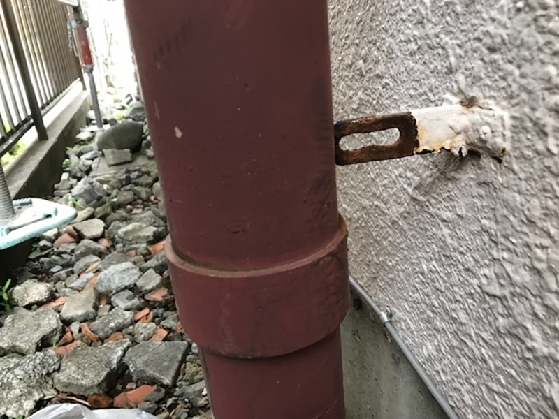 トイレ排気管補修前