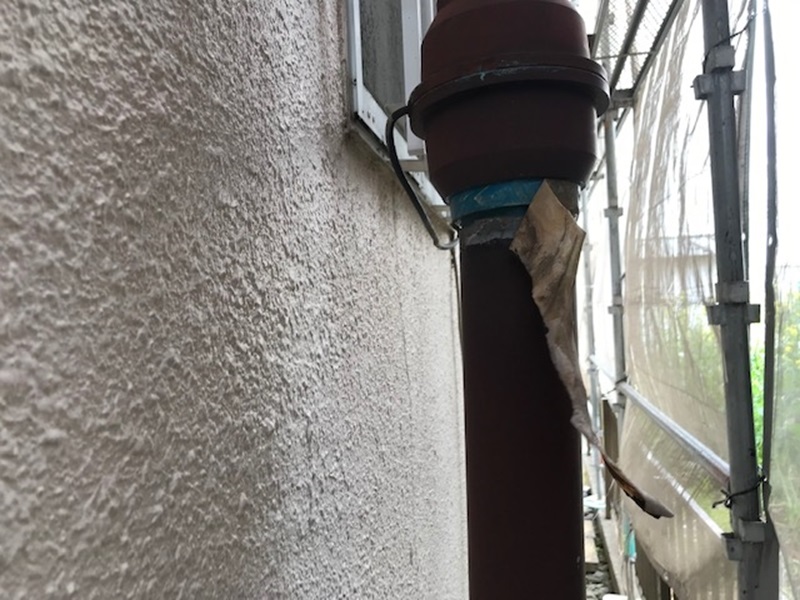 トイレ排気管補修前