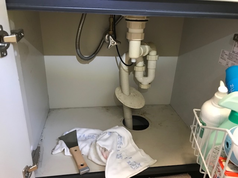 洗面所水漏れ発見