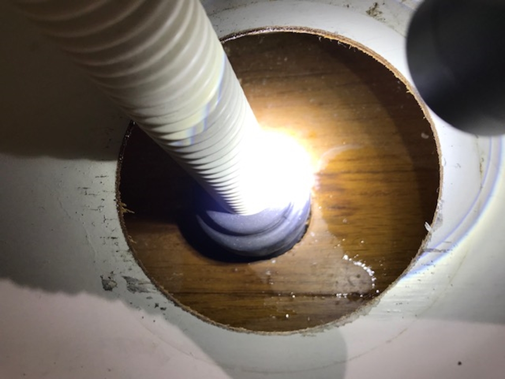 洗面所水漏れ