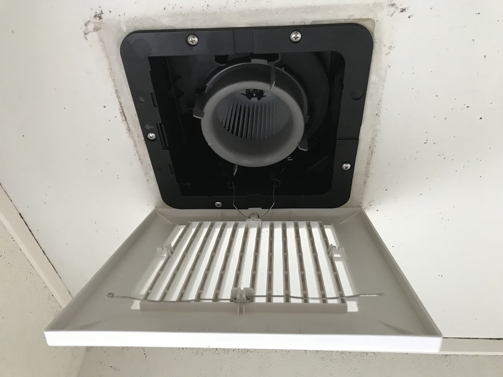 新しく交換した浴室換気扇
