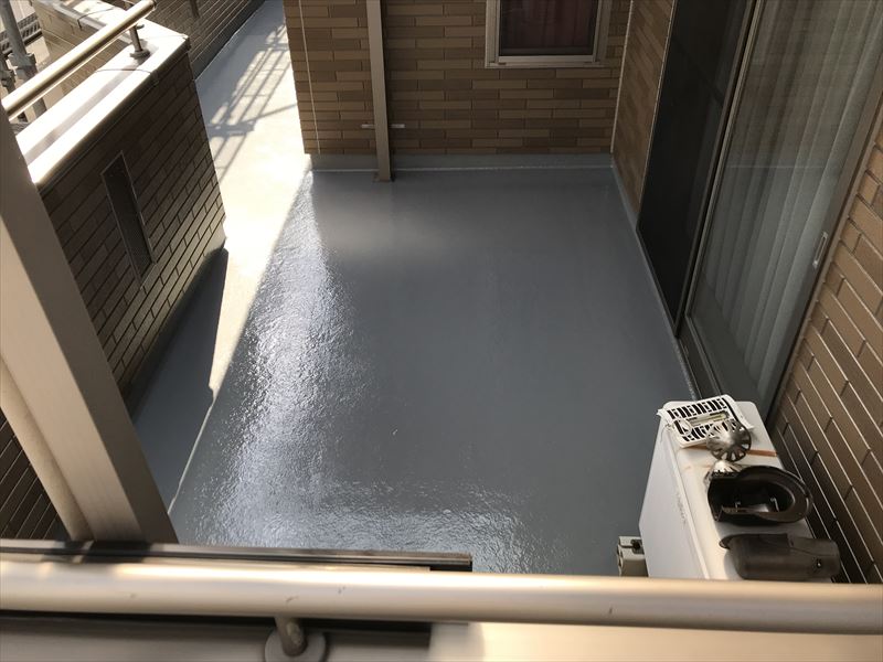 ベランダFRP防水トップコート上塗り上塗完了