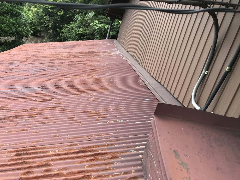倉庫トタン屋根の劣化