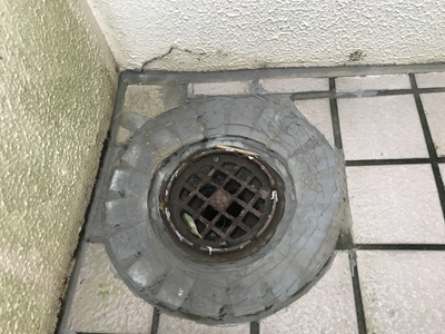 外階段の雨漏り