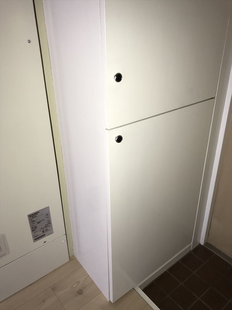 さいたま市見沼区の賃貸アパートの不具合を点検しシューズボックスを補修しました。