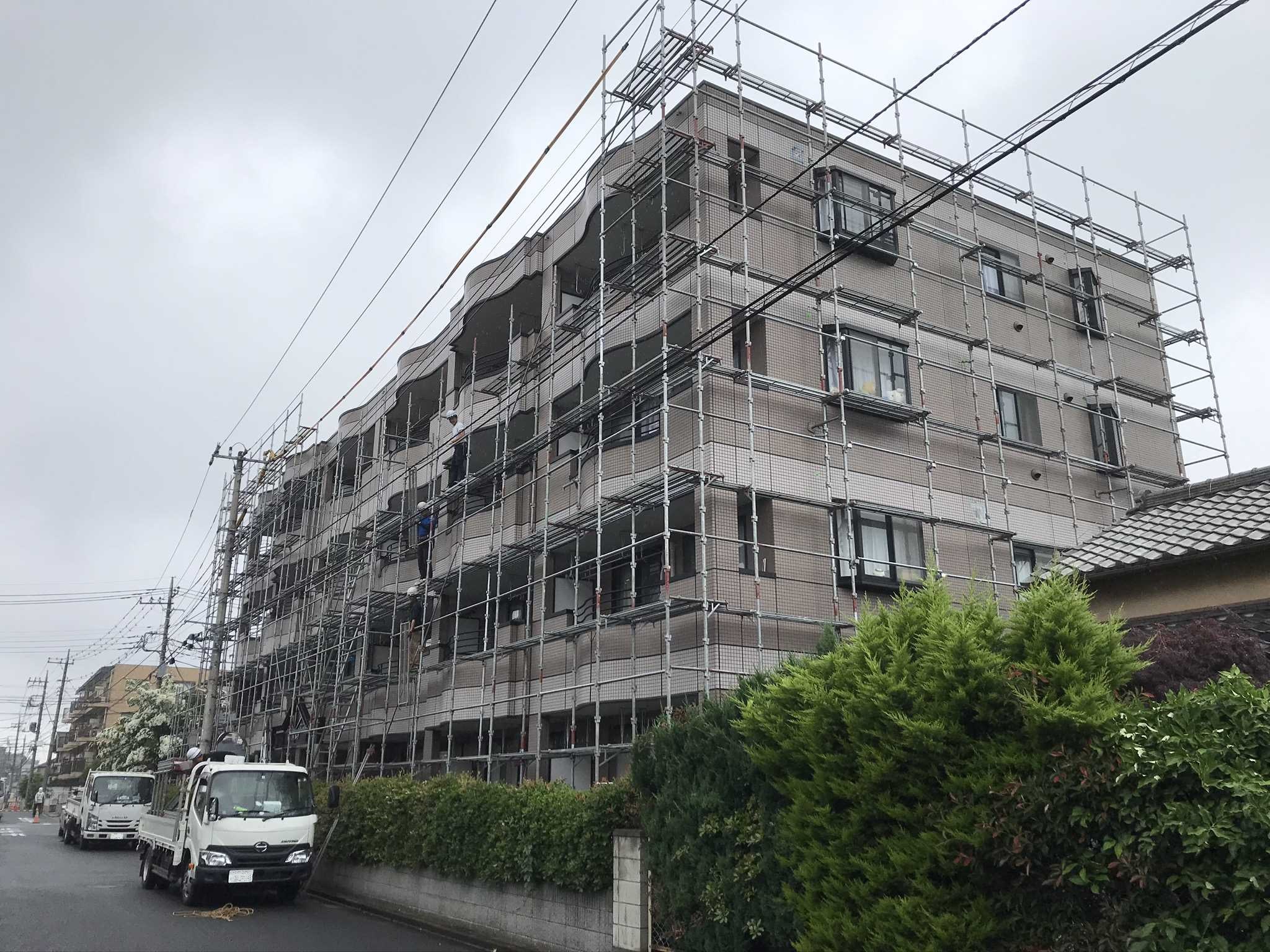 さいたま市北区マンションタイル補修・塗装工事終了し足場解体作業南西角