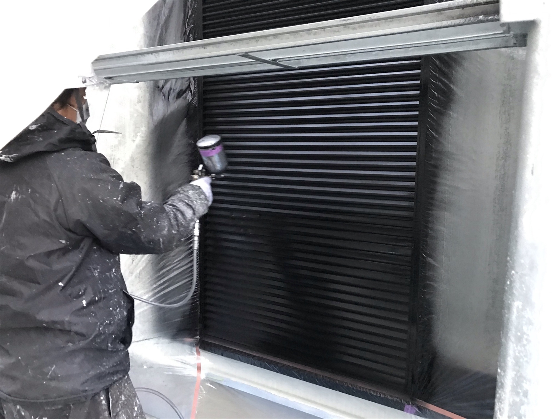 上尾市外壁塗装付帯部分雨戸の塗装を吹付で