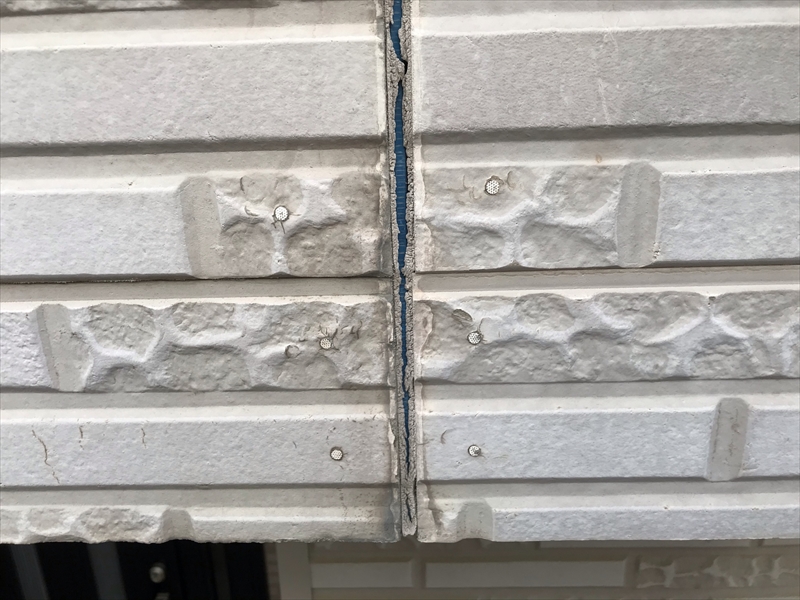 鴻巣市外壁塗装の無料点検時目地のシーリング劣化箇所