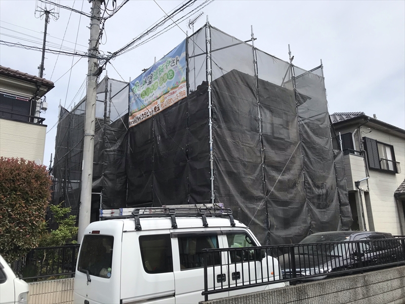 鴻巣市の屋根・外壁塗装で仮設足場設置