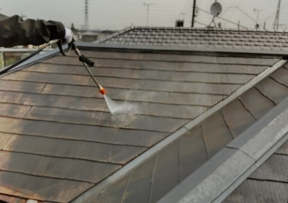 鴻巣市屋根塗装の為高圧洗浄