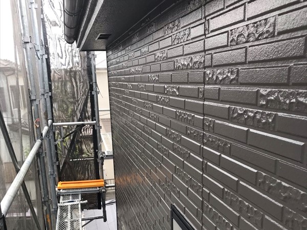 鴻巣市で「超低汚染リファイン1000Si-IR」を使用し外壁塗装上塗り完了