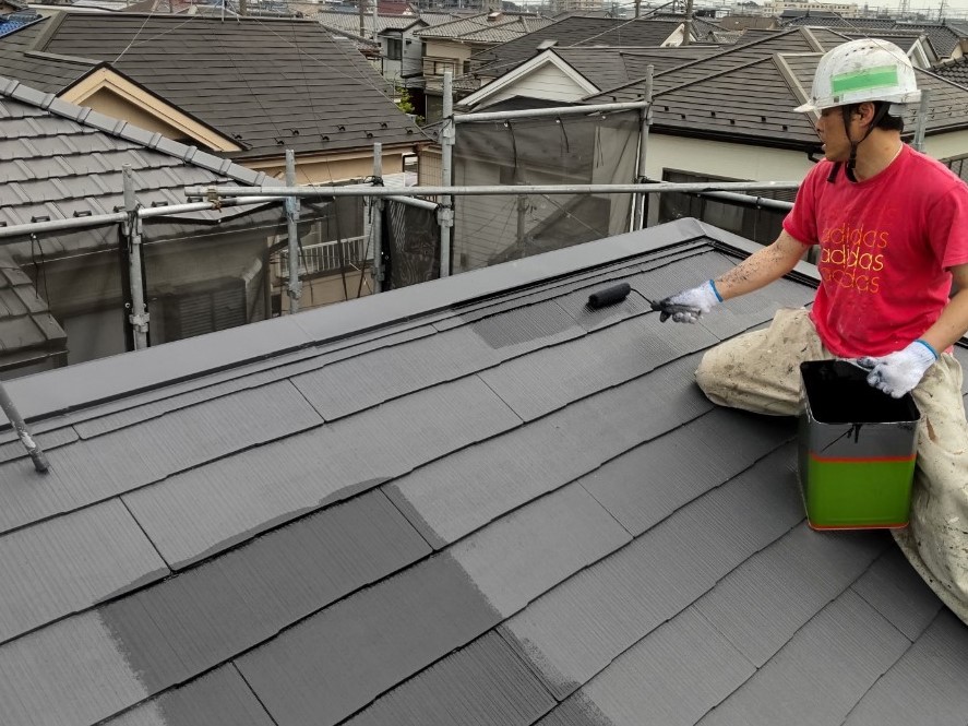 鴻巣市スレート瓦屋根塗装を「スーパーシャネツサーモSi」で上塗り