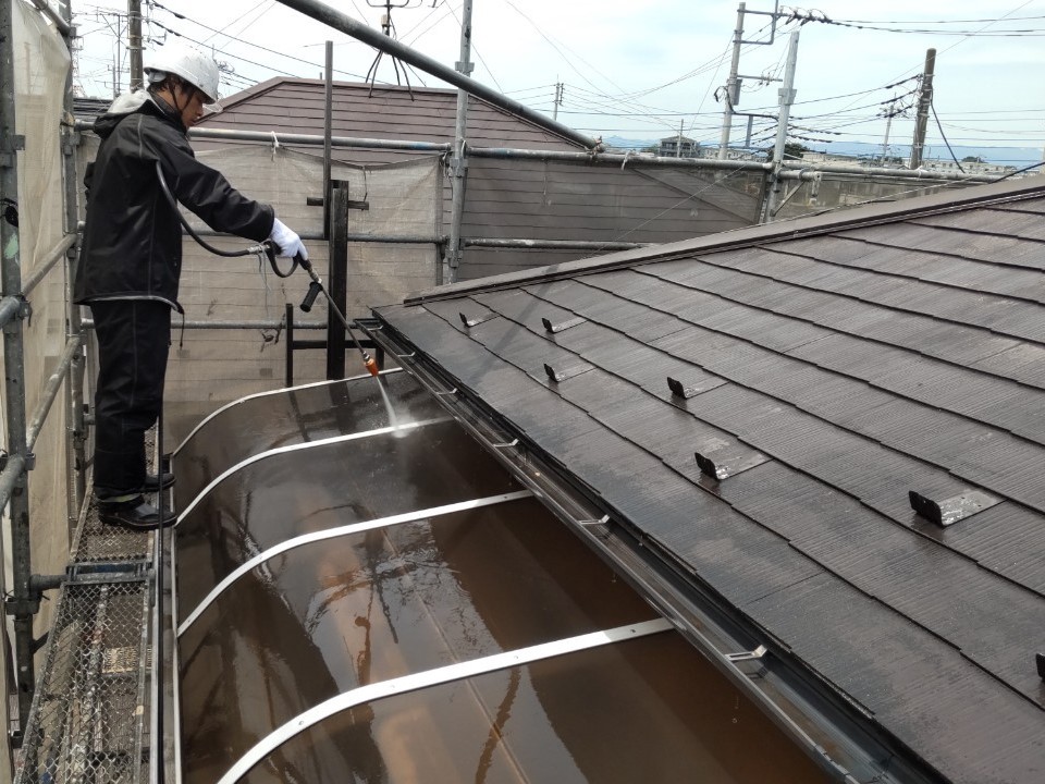 上尾市のバルコニー屋根高圧洗浄