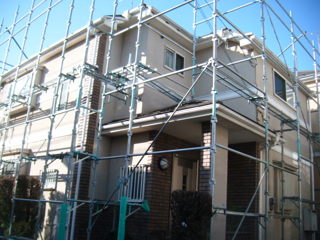 白岡市小久喜｜塗装工事開始！仮設足場設置です