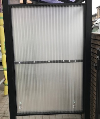 サイクルポート門側の波板交換完了