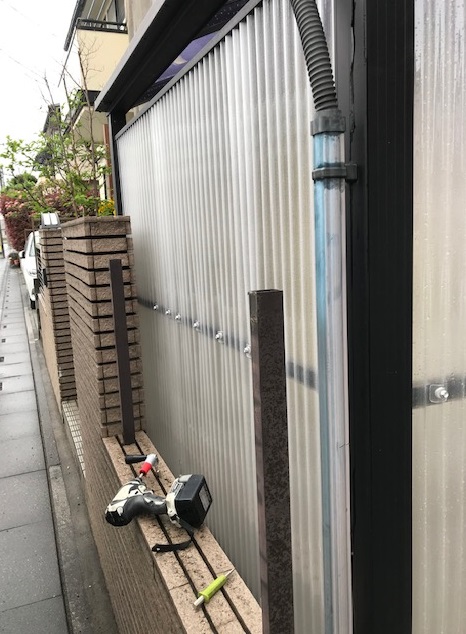 サイクルポート道路側の波板交換完了