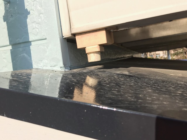 宮代町で昨年末塗装工事を行ったお客様のベランダ雨どいを設置しました。