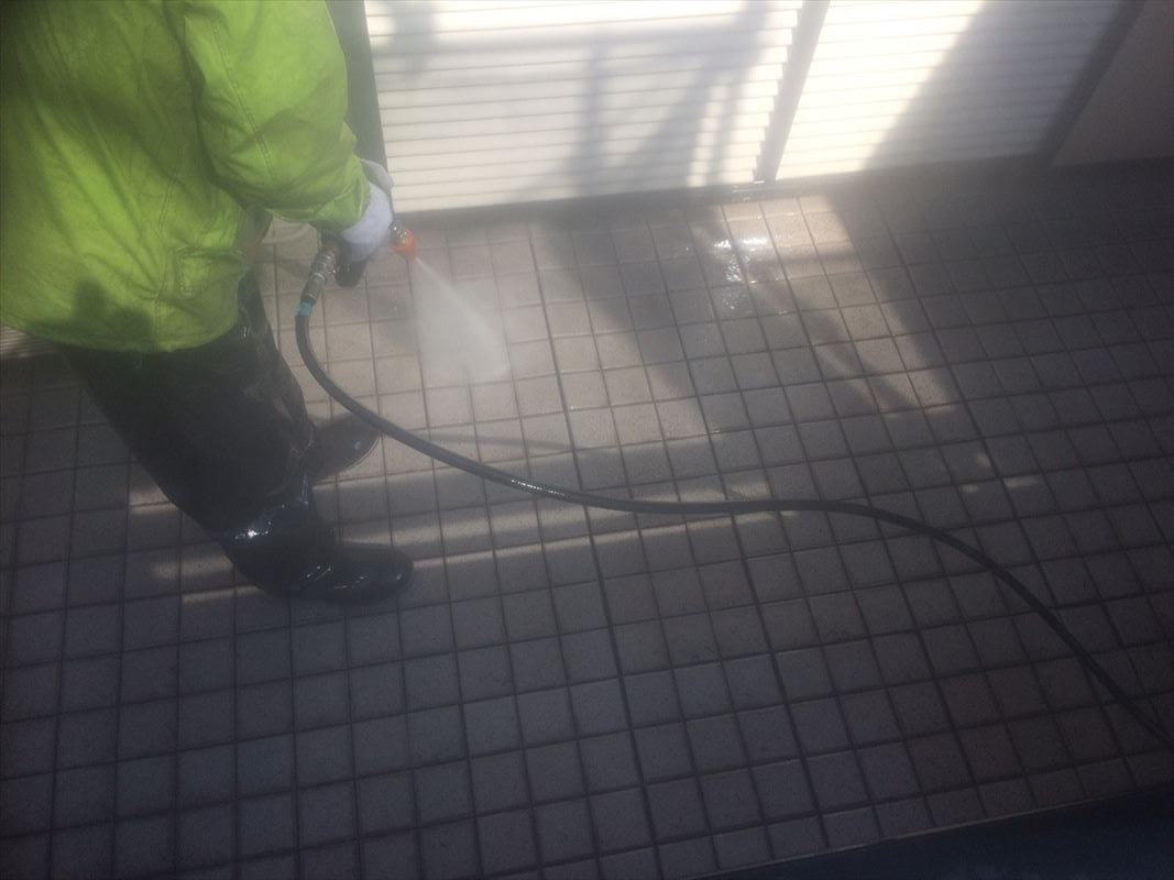 さいたま市北区で玄関廻りの外壁洗浄