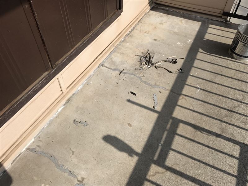 ベランダ端のシールはがし