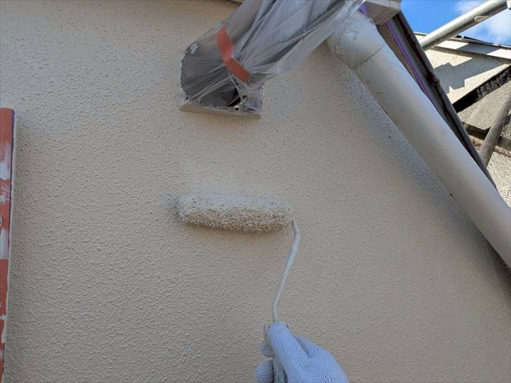 上塗りで美観と耐候性を強化