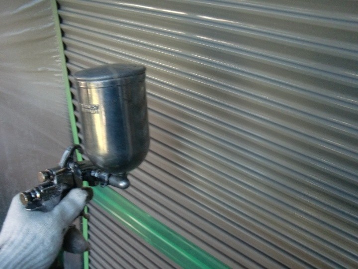 エアレス方式を採用した吹き付け塗装