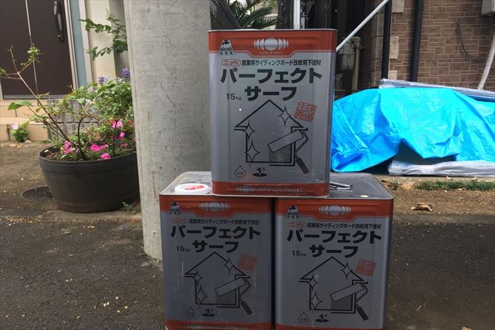 葛飾区奥戸で施工中の外壁塗装から工程の中で特に重要な「下塗り」をご紹介
