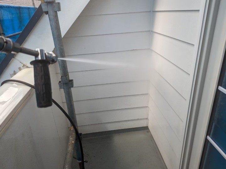 外壁塗装目の高圧洗浄作業