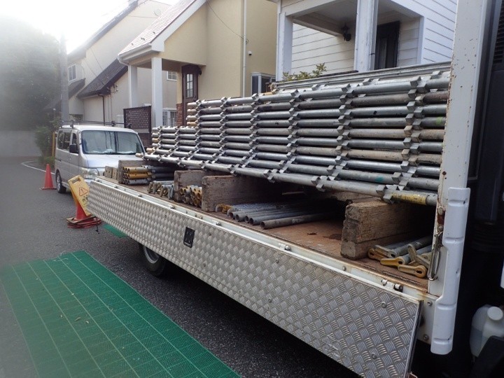 足場の架設風景