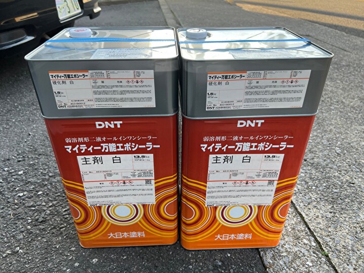 下塗り材は大日本塗料のマイティー万能エポシーラーを使用