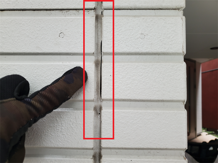 葛飾区亀有にて塗装やシーリングが劣化したサイディング外壁の無料点検を実施！シーリング打ち替え工事と外壁塗装工事をご提案！