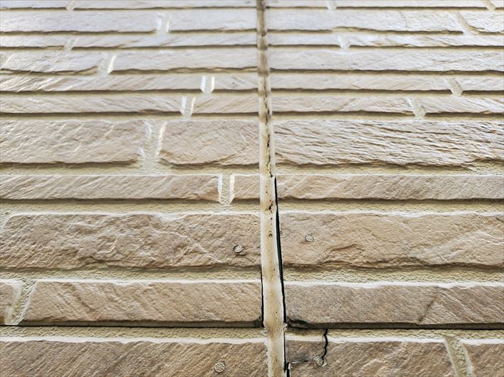 北区西ケ原にてサイディング外壁のシーリングが劣化、シーリング打ち替え工事と外壁塗装工事をご提案