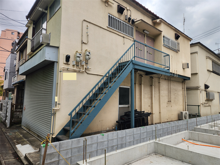 葛飾区西亀有にてアパートの鉄骨階段塗装工事（税込190,000円）を実施