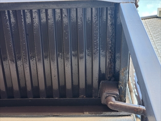 鉄骨階段上裏の錆