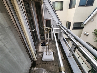文京区本駒込で天井からの雨漏りとベランダ床面の亀裂を改善したベランダ防水工事