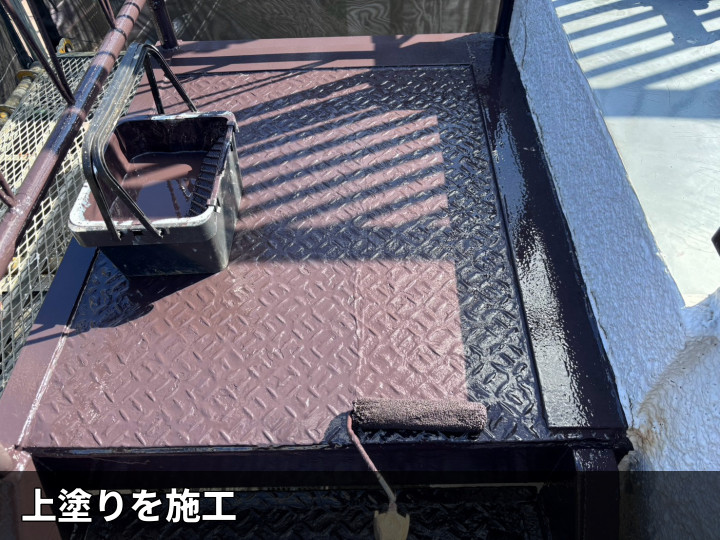 階段の上塗り作業