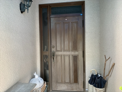 多摩市聖ヶ丘にてポアステインを使用して玄関ドアの塗装を行いました