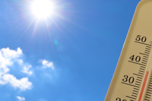 夏、気温も室内の温度も高温になるイメージ