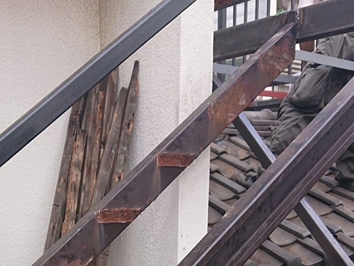 階段ステップの交換作業