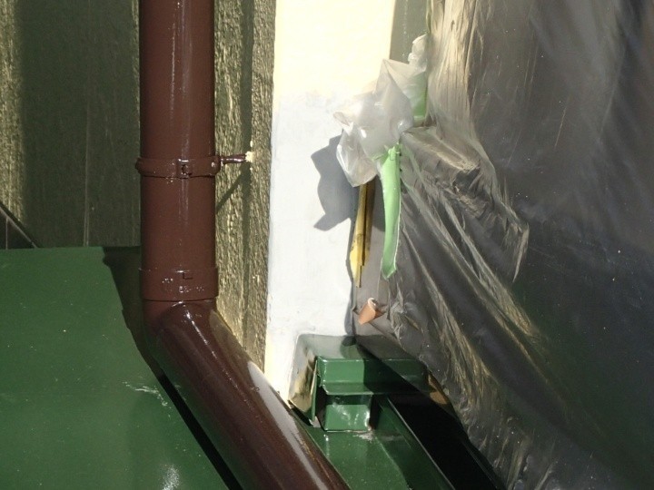 外壁サイディングの破損部分の補修と塗装が完工