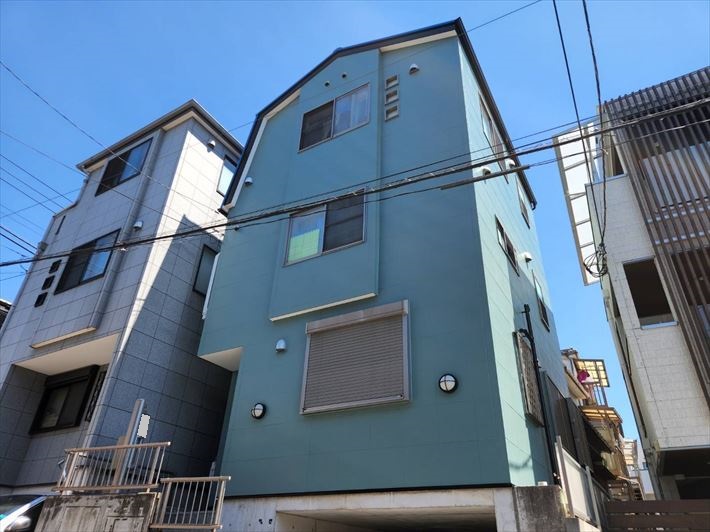 板橋区小豆沢にて日本ペイントのパーフェクトシリーズを使用した屋根塗装工事（パーフェクトベスト・スカイブルー）と外壁塗装工事（パーフェクトトップ・ND-050）を実施
