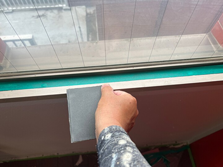 ケレン等下処理の作業風景